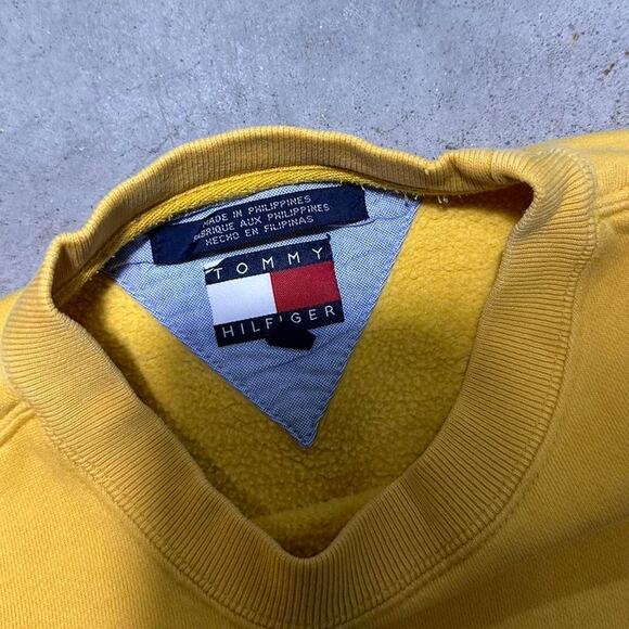 Vintage 90s Tommy Hilfiger Embroidered Crewneck Mens Medium Yellow Sweatshirt - Picture 3 of 5